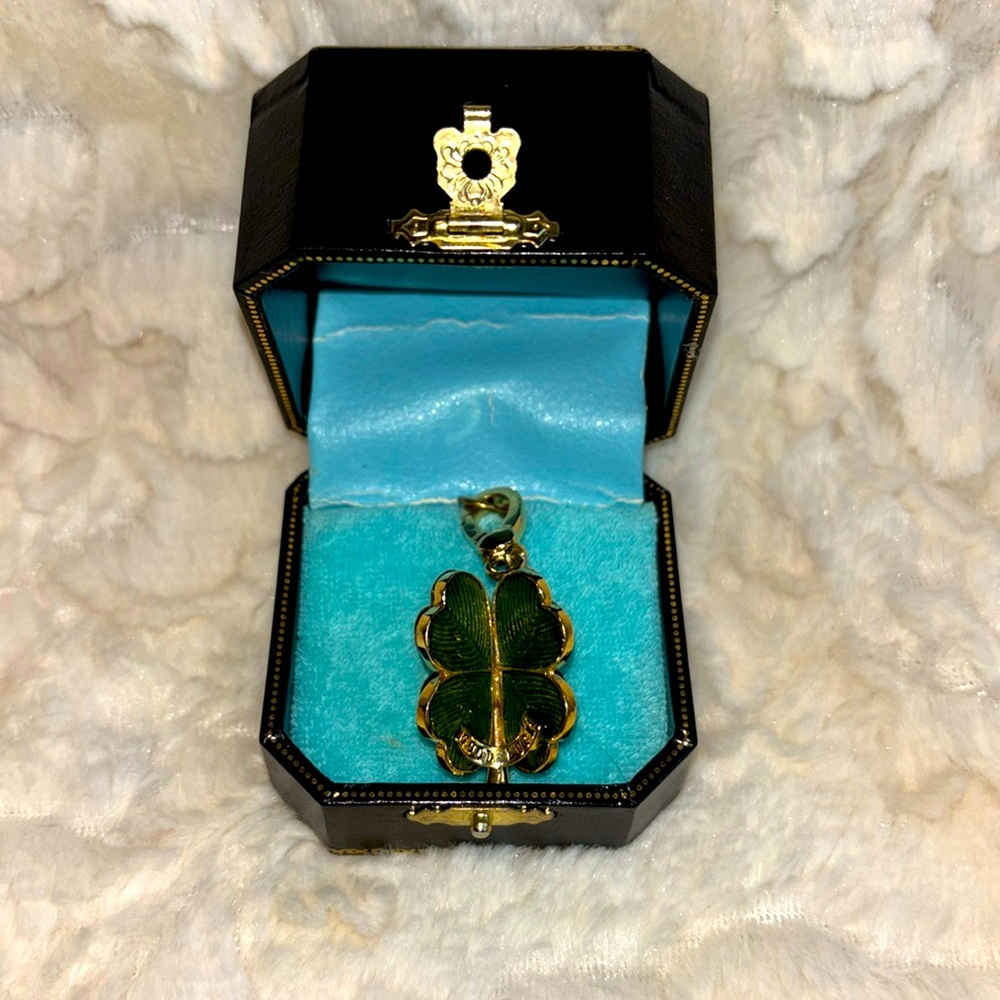 Vintage Juicy Couture 3D 4 leaf clover 🍀 charm. Mint condition